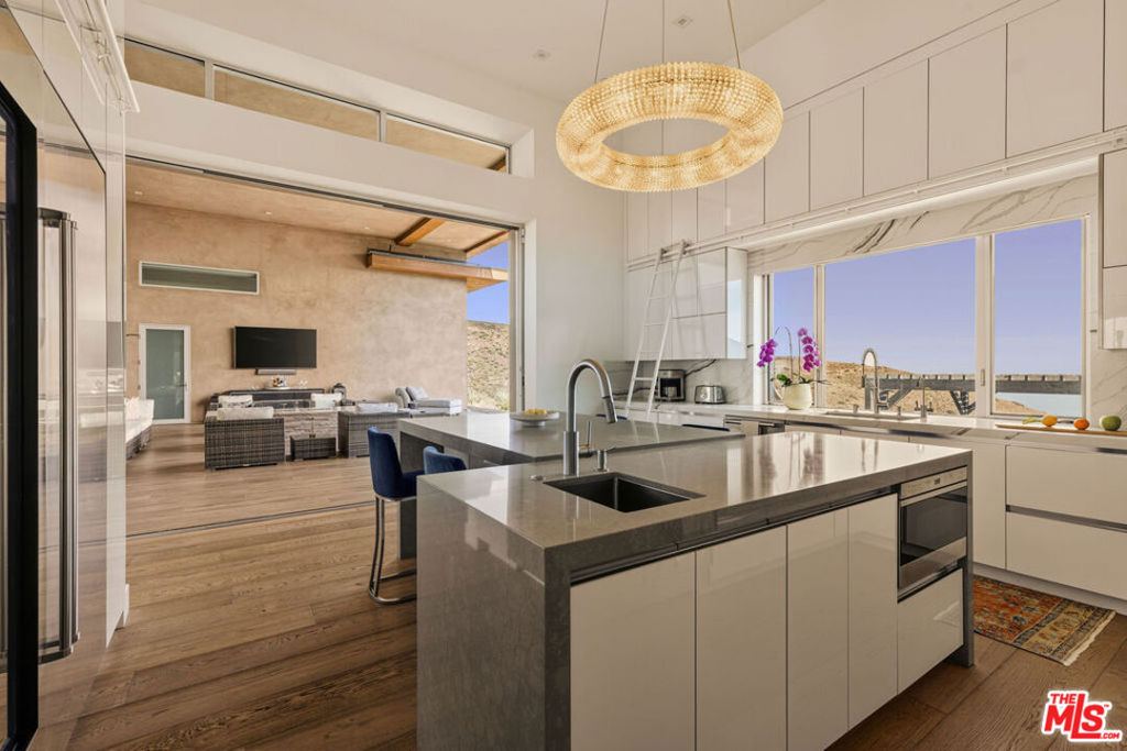 10715 Yerba Buena Road Property Photo 11