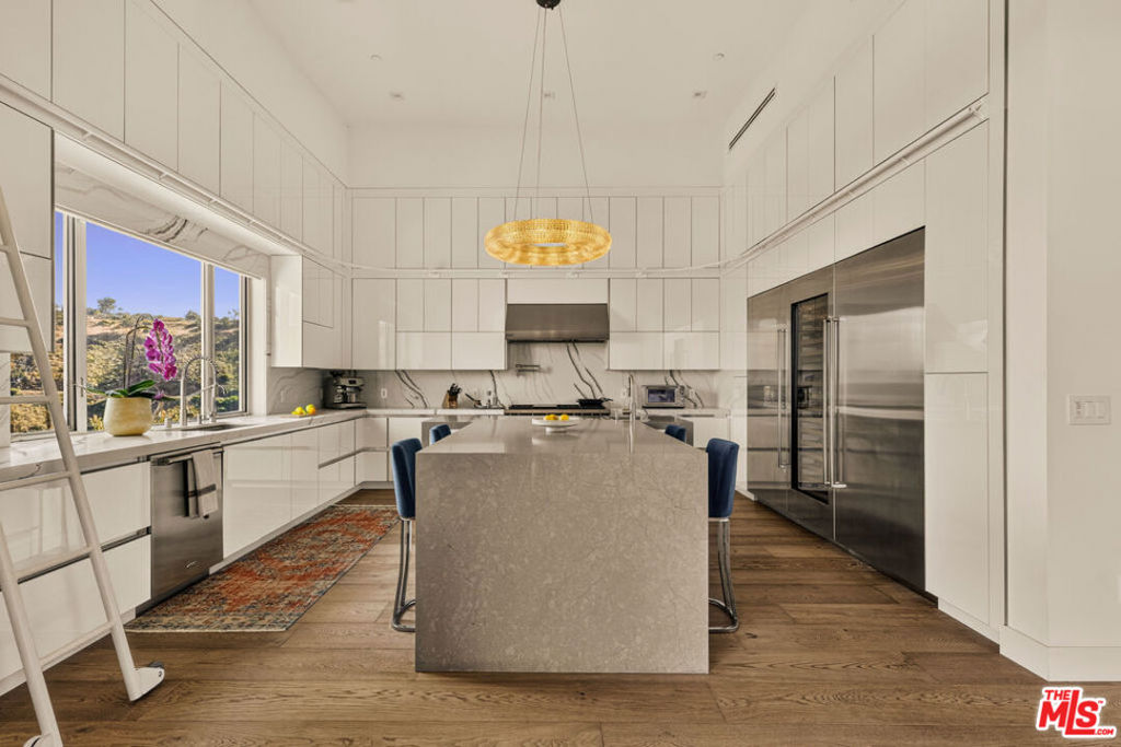 10715 Yerba Buena Road Property Photo 12