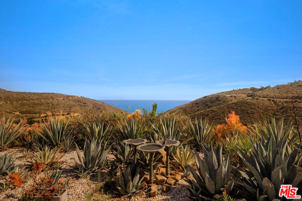 10715 Yerba Buena Road Property Photo 30