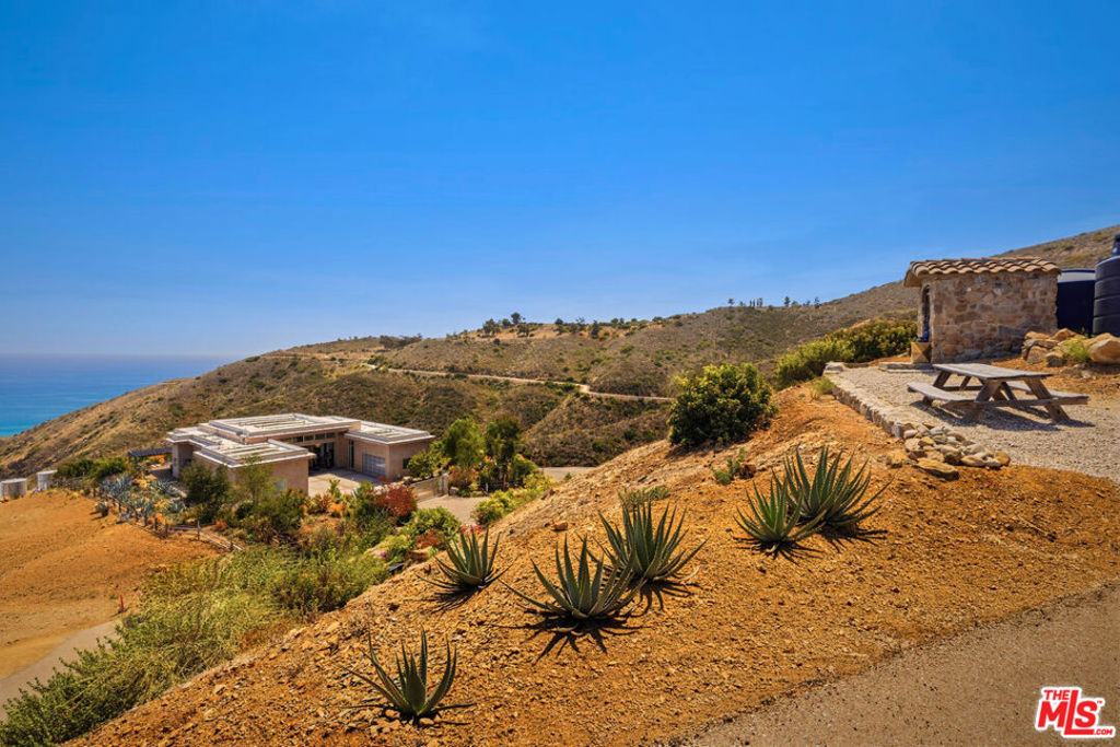 10715 Yerba Buena Road Property Photo 31