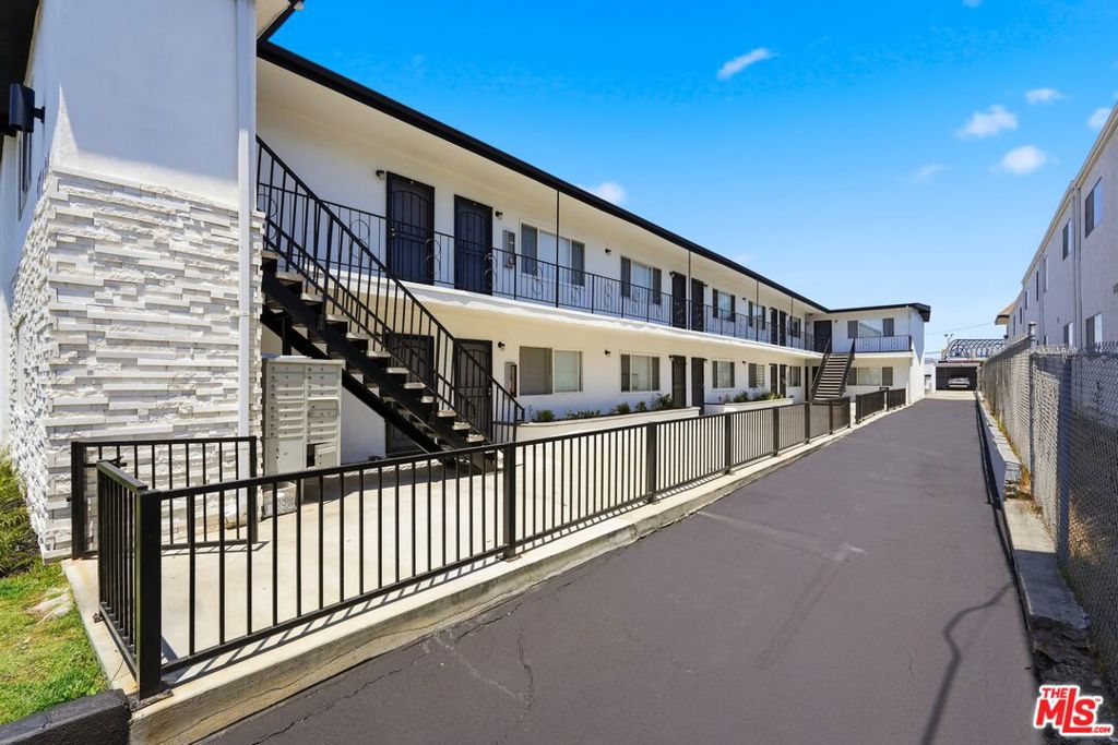 17220 Grevillea Avenue Property Photo 6