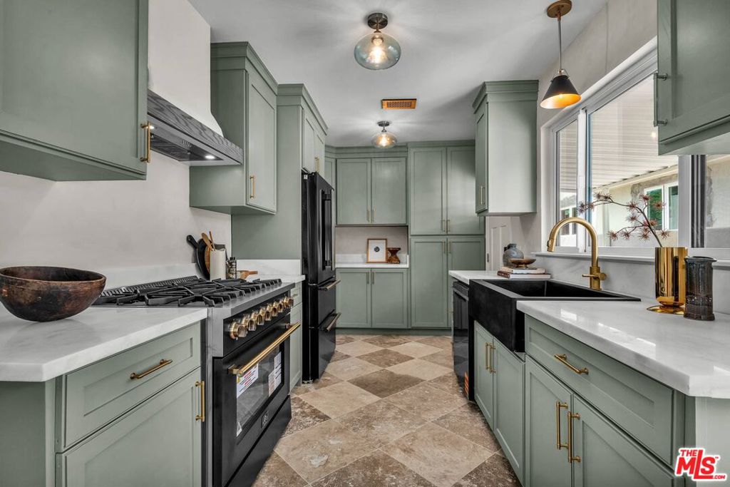 2015 Malcolm Avenue Property Photo 13