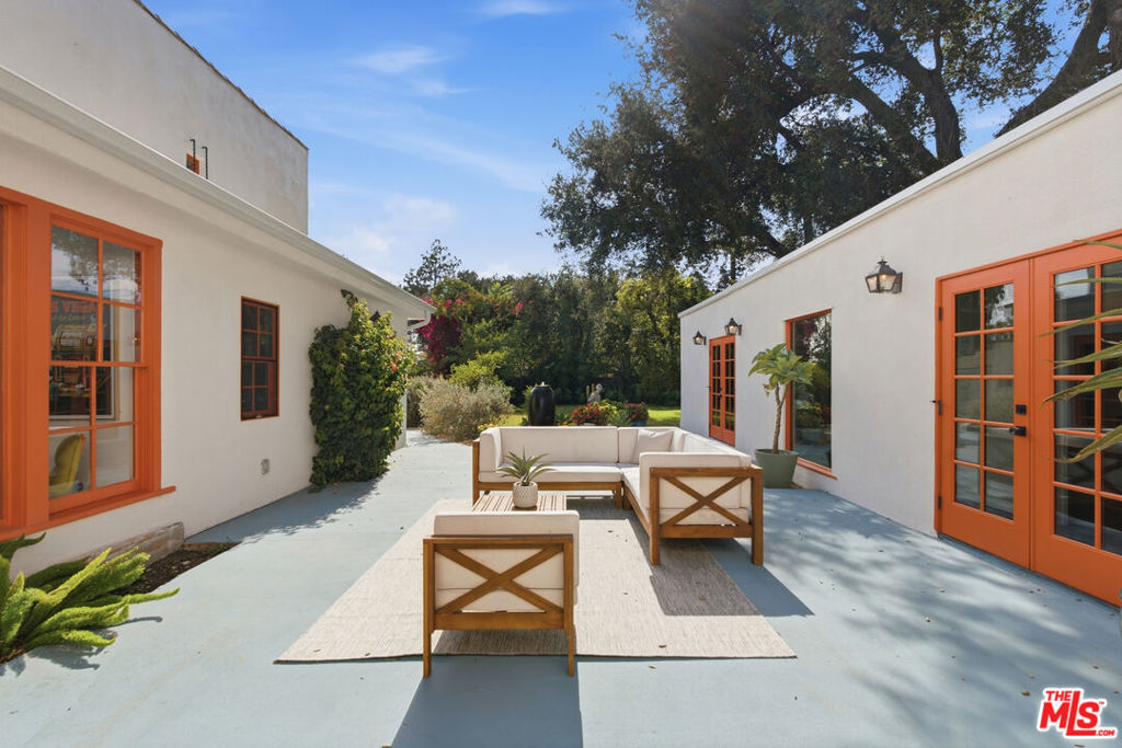 2011 Mar Vista Avenue Property Photo 12