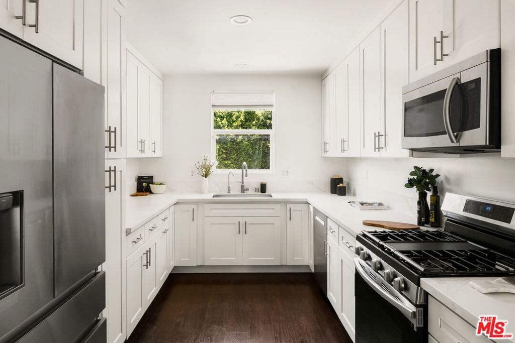 3046 Bagley Avenue Property Photo 2