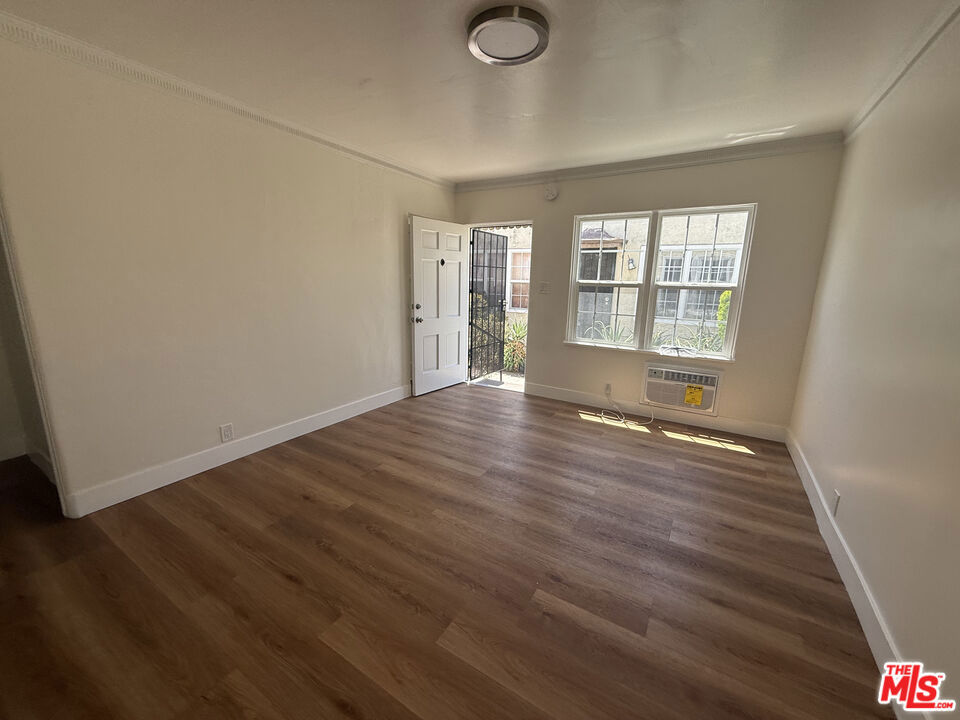 2417 W Vernon Avenue Property Photo 9