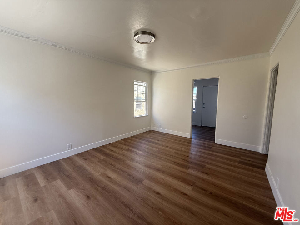 2417 W Vernon Avenue Property Photo 10