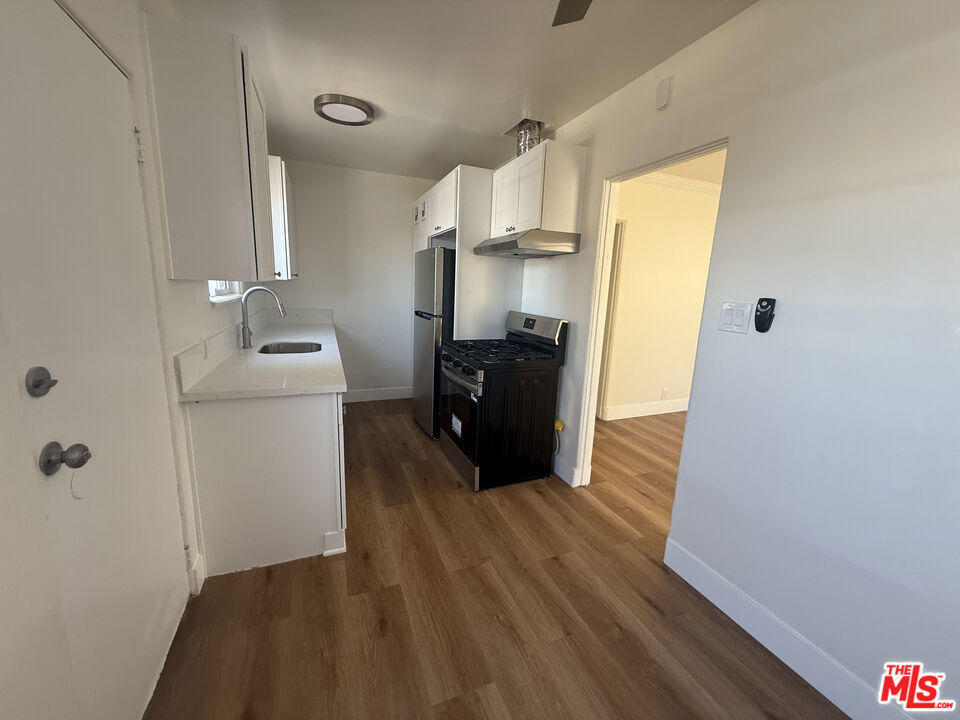 2417 W Vernon Avenue Property Photo 12