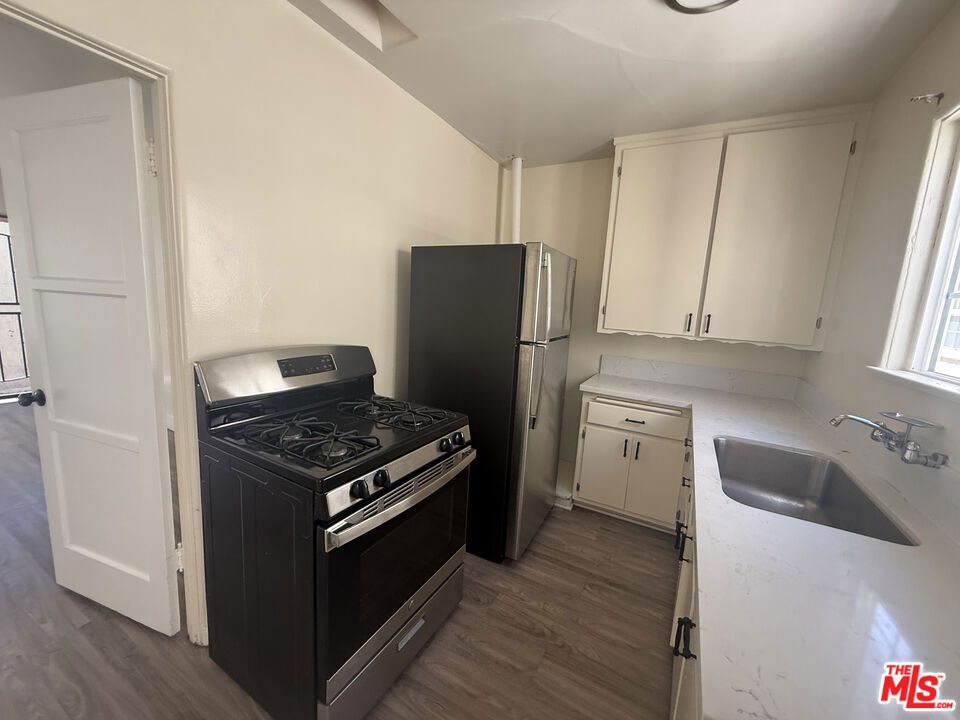 2417 W Vernon Avenue Property Photo 15