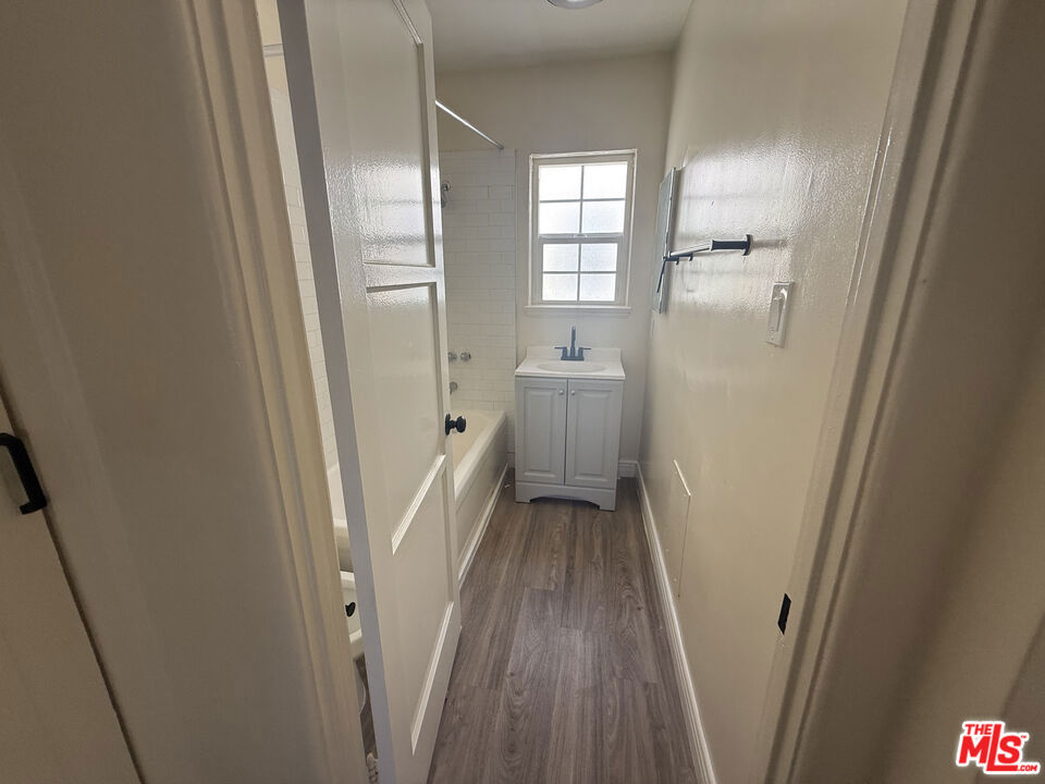 2417 W Vernon Avenue Property Photo 17