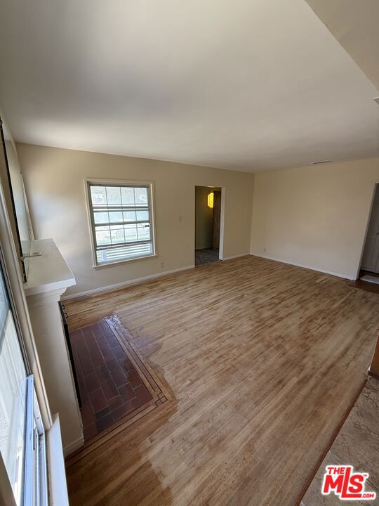 10318 S Manhattan Place Property Photo 2
