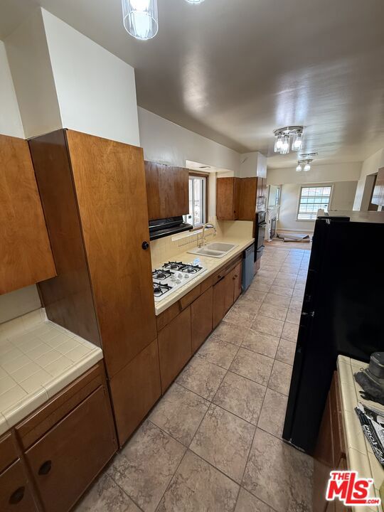10318 S Manhattan Place Property Photo 4