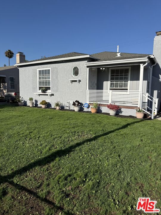 10318 S Manhattan Place Property Photo 5