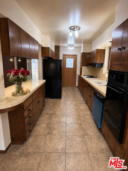 10318 S Manhattan Place Property Photo 6