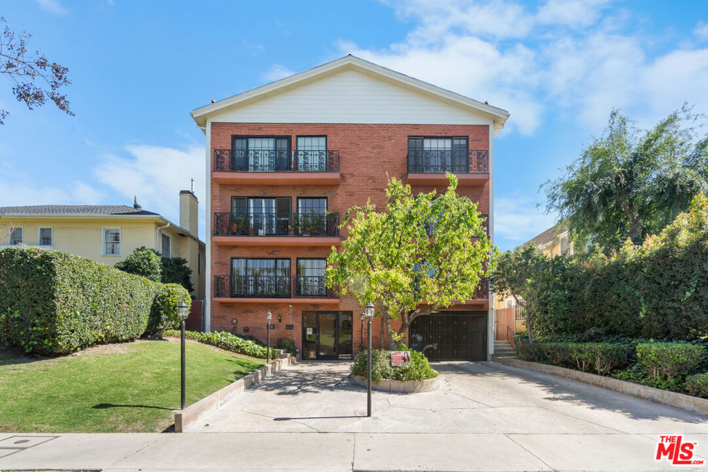 822 S Windsor Boulevard 102 Property Photo 1