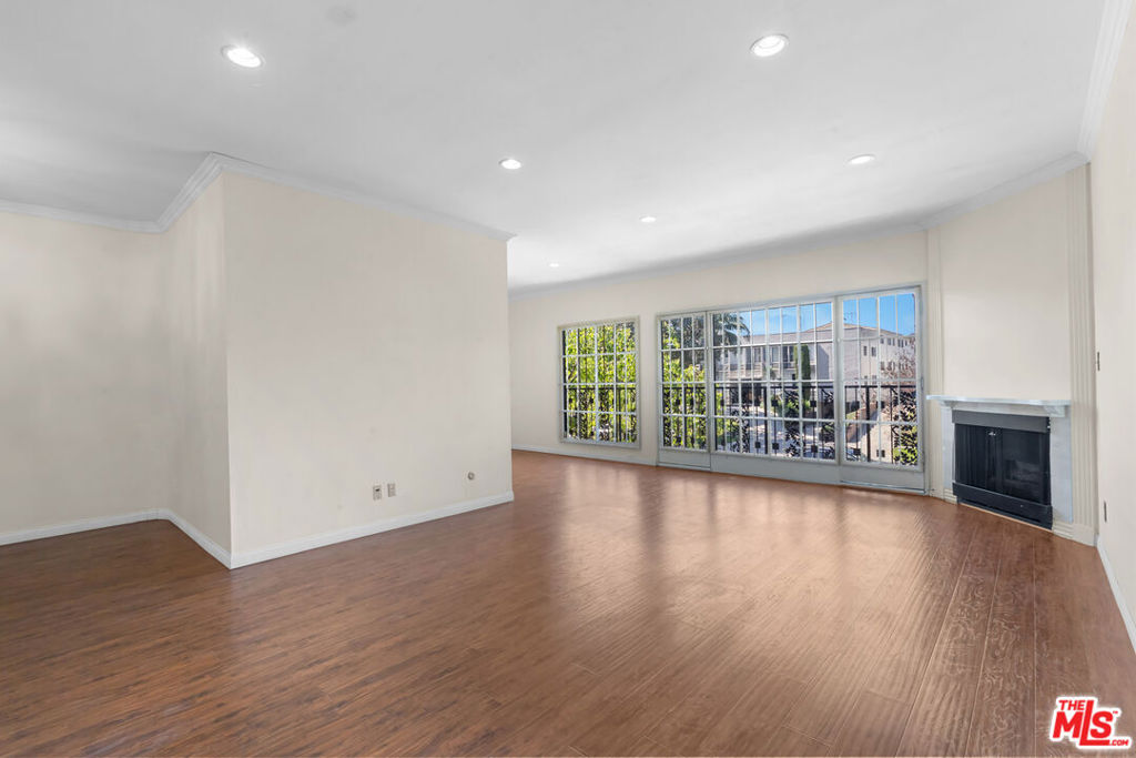 822 S Windsor Boulevard 102 Property Photo 5