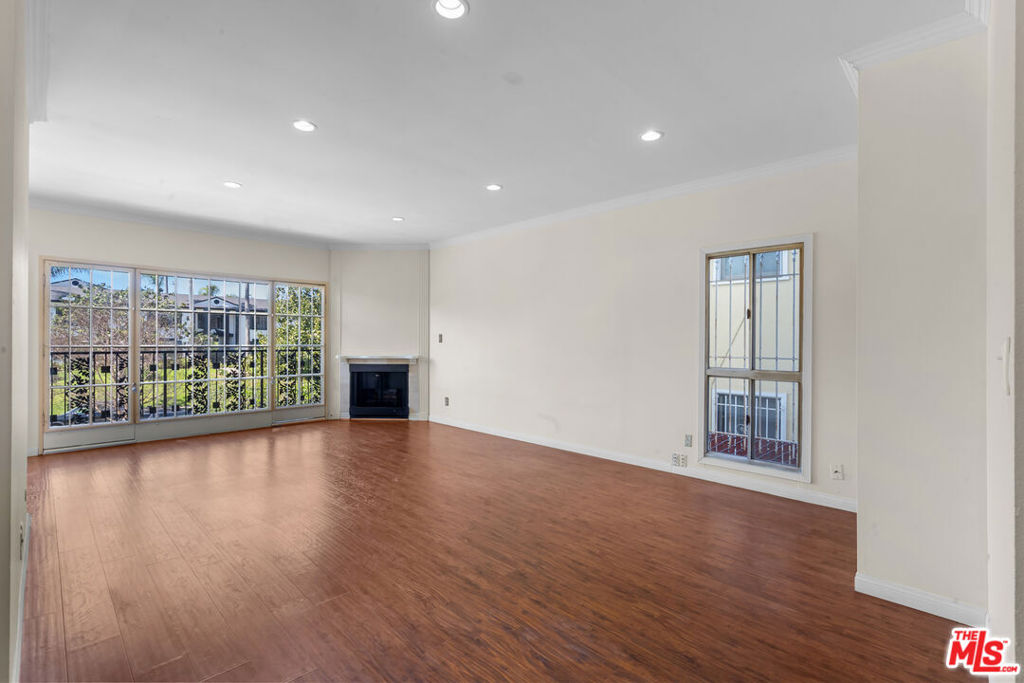 822 S Windsor Boulevard 102 Property Photo 6