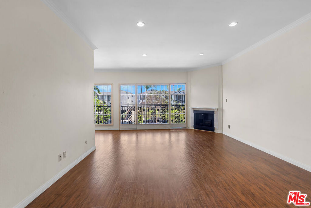 822 S Windsor Boulevard 102 Property Photo 11