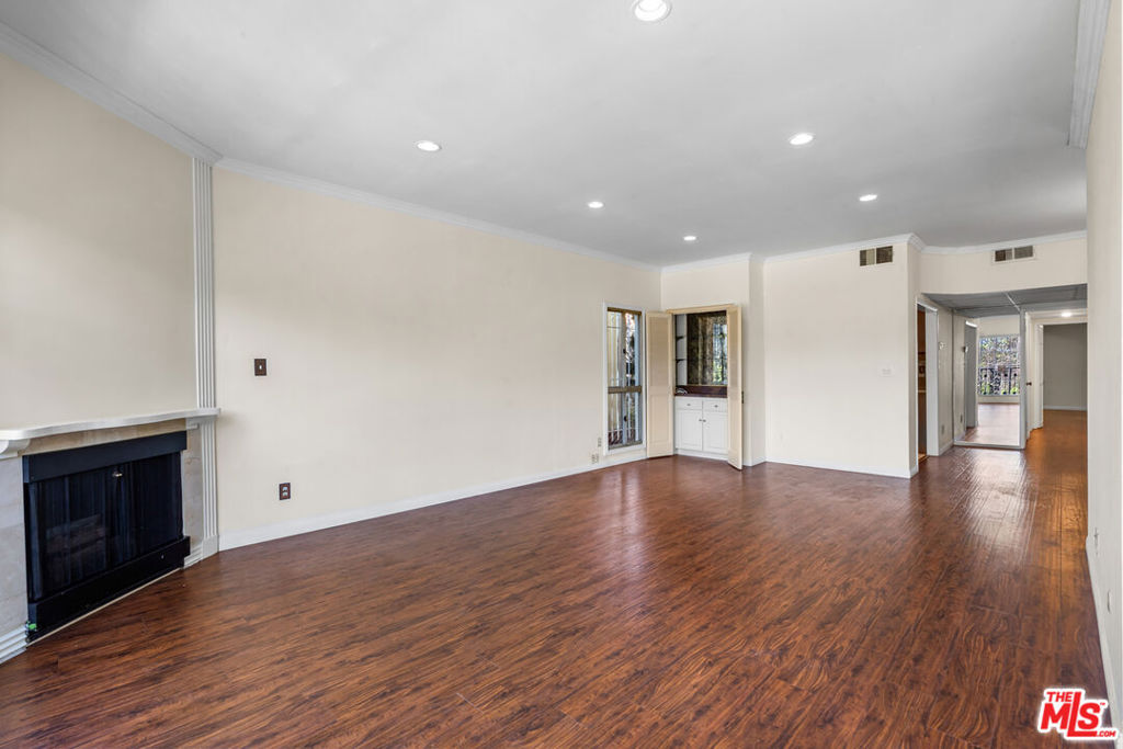822 S Windsor Boulevard 102 Property Photo 12