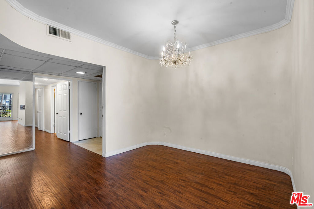 822 S Windsor Boulevard 102 Property Photo 14