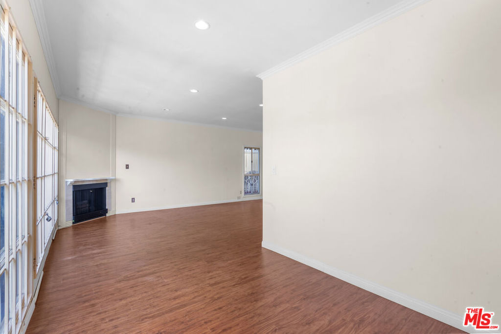 822 S Windsor Boulevard 102 Property Photo 19