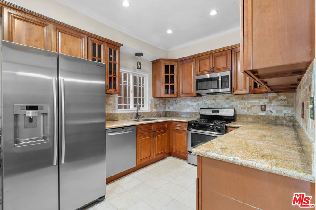 822 S Windsor Boulevard 102 Property Photo 20
