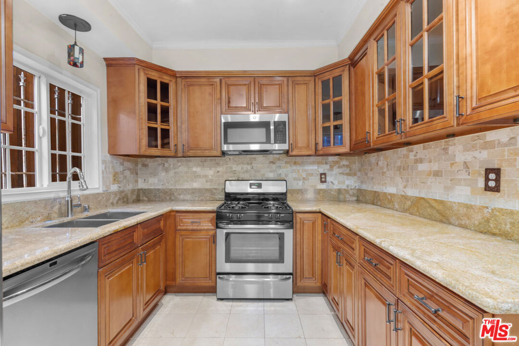 822 S Windsor Boulevard 102 Property Photo 21