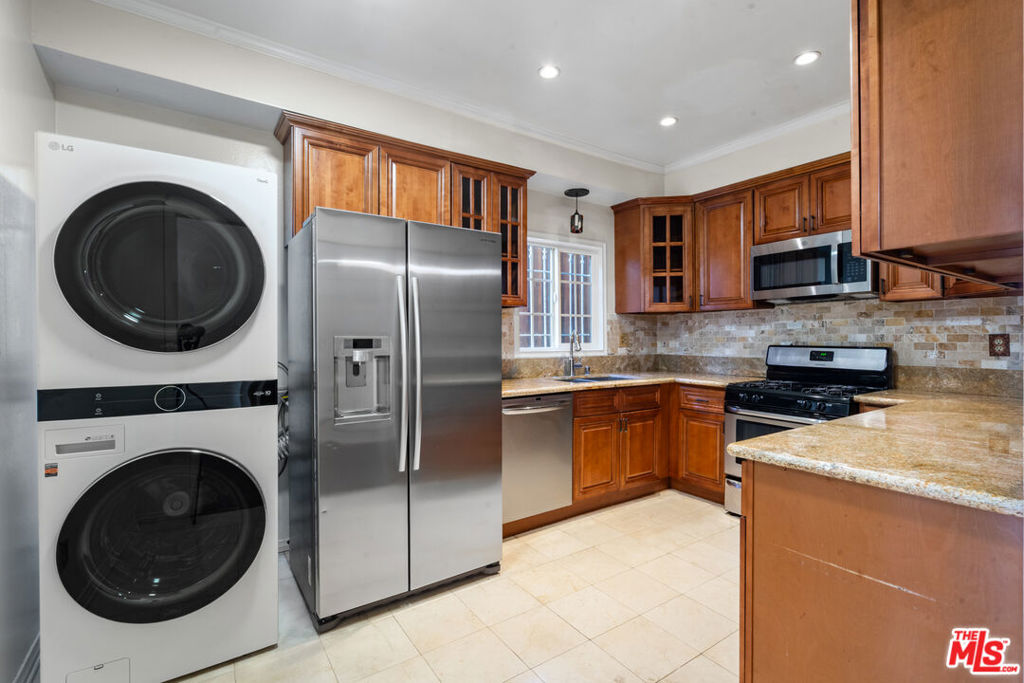 822 S Windsor Boulevard 102 Property Photo 23