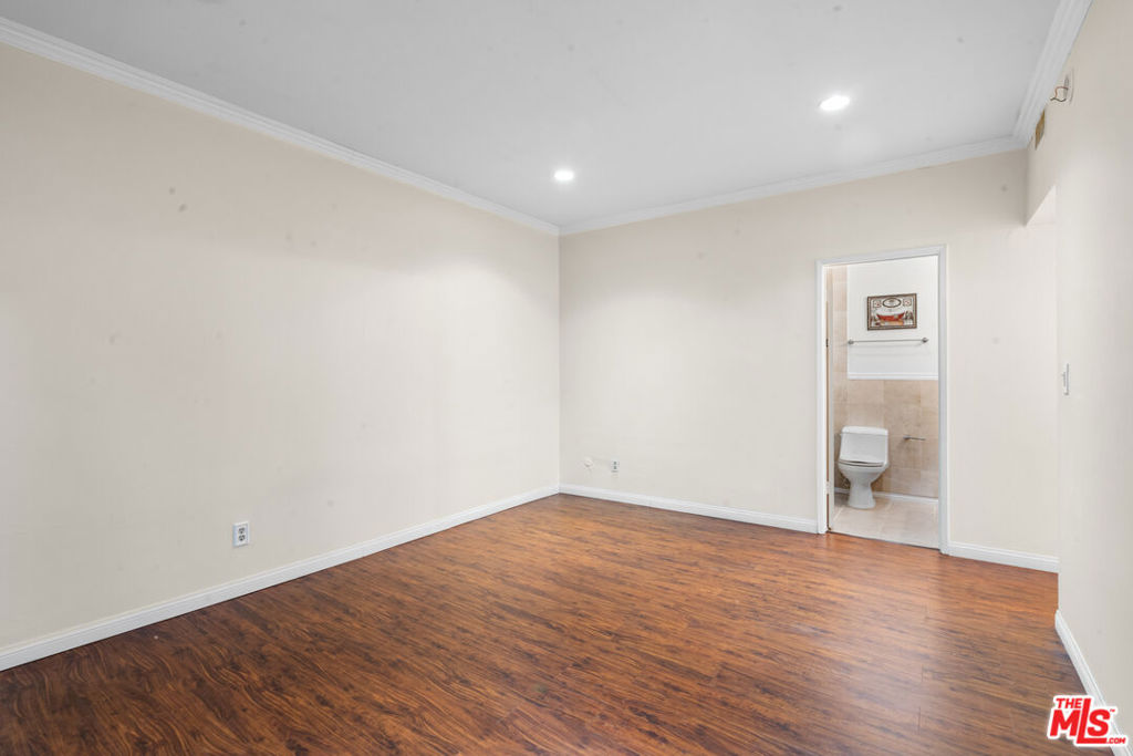 822 S Windsor Boulevard 102 Property Photo 26