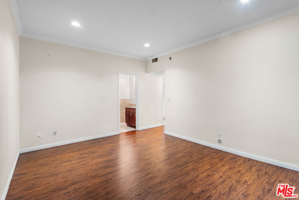 822 S Windsor Boulevard 102 Property Photo 27