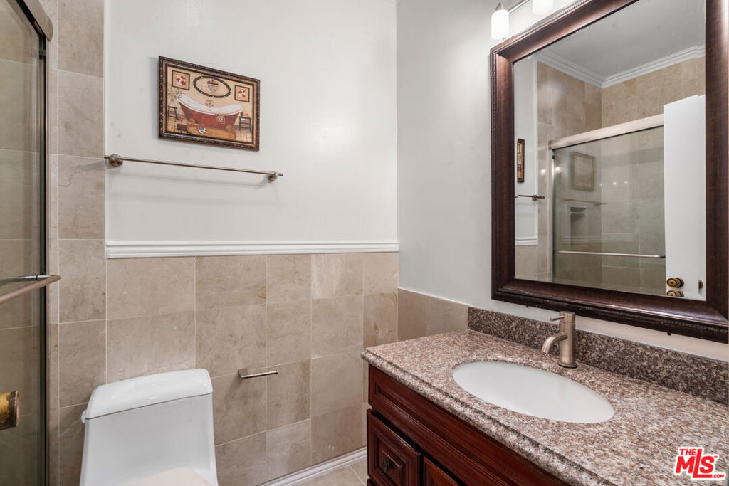 822 S Windsor Boulevard 102 Property Photo 28