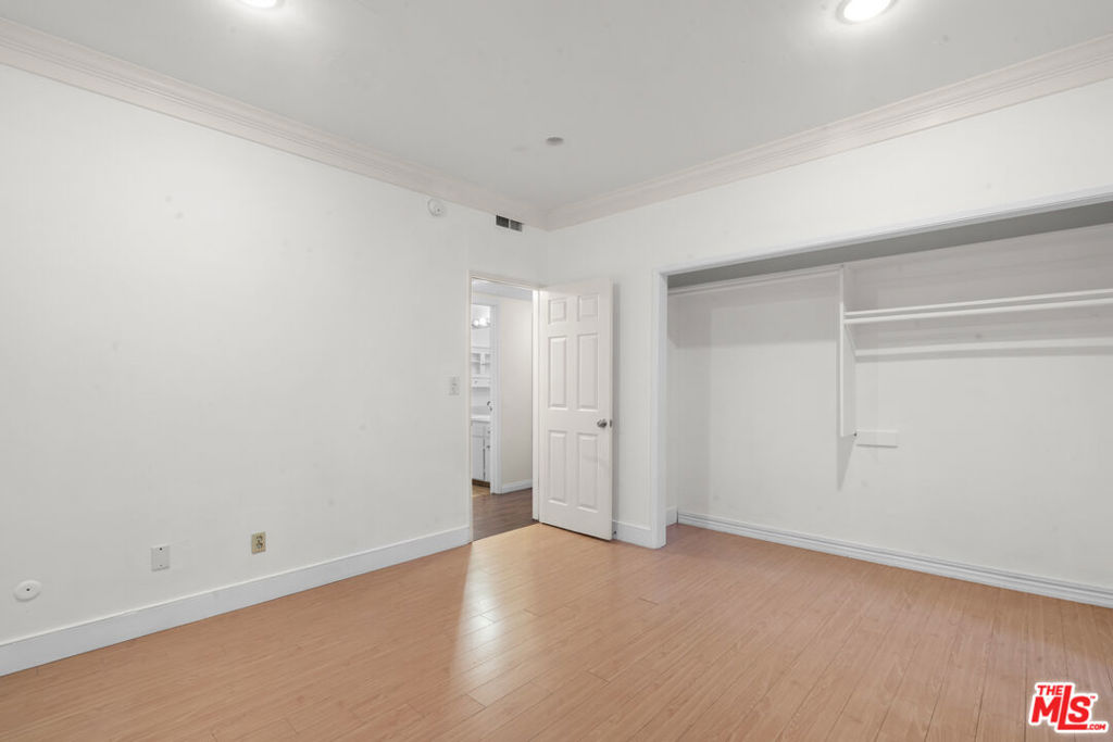 822 S Windsor Boulevard 102 Property Photo 33