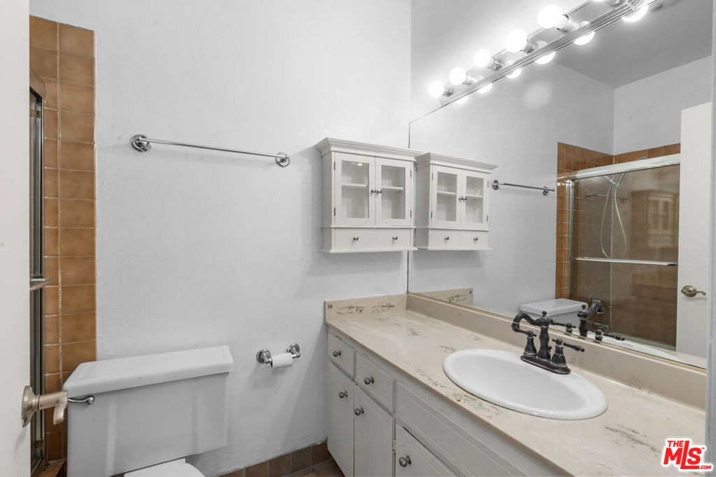 822 S Windsor Boulevard 102 Property Photo 34