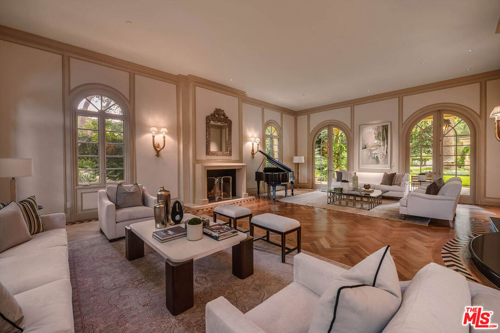 70 Beverly Parkway Property Photo 6