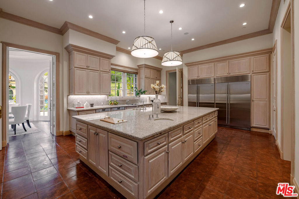 70 Beverly Parkway Property Photo 8