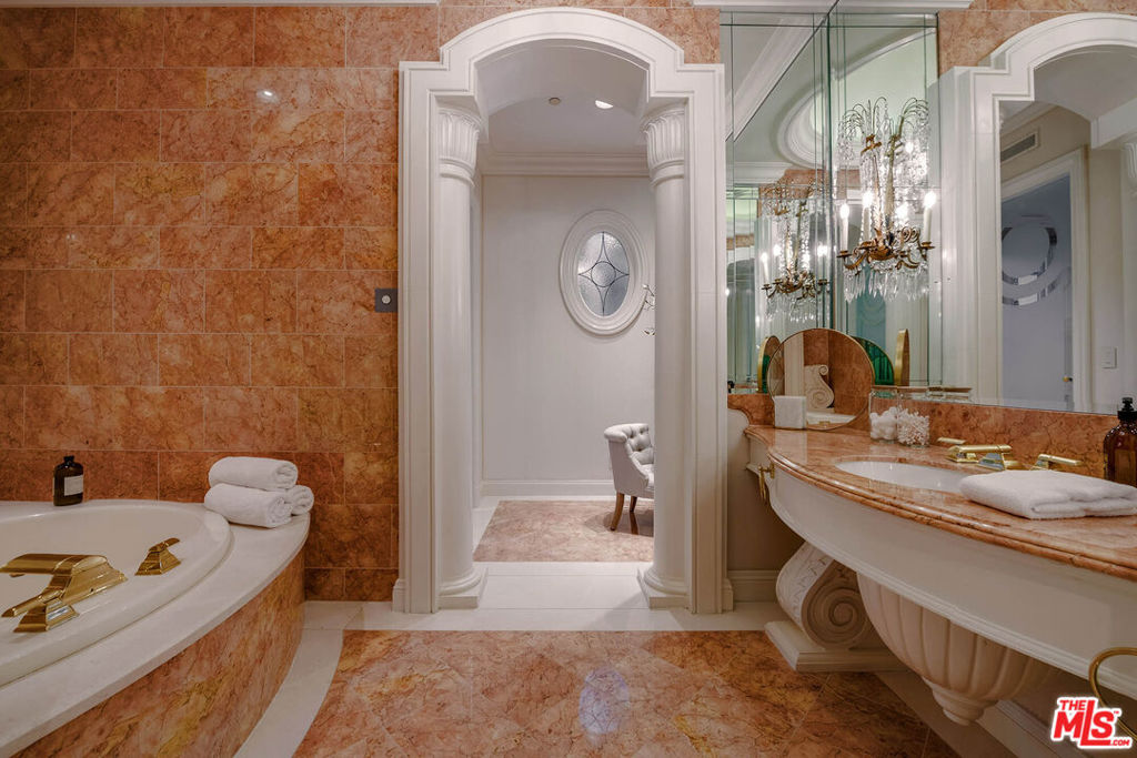 70 Beverly Parkway Property Photo 15