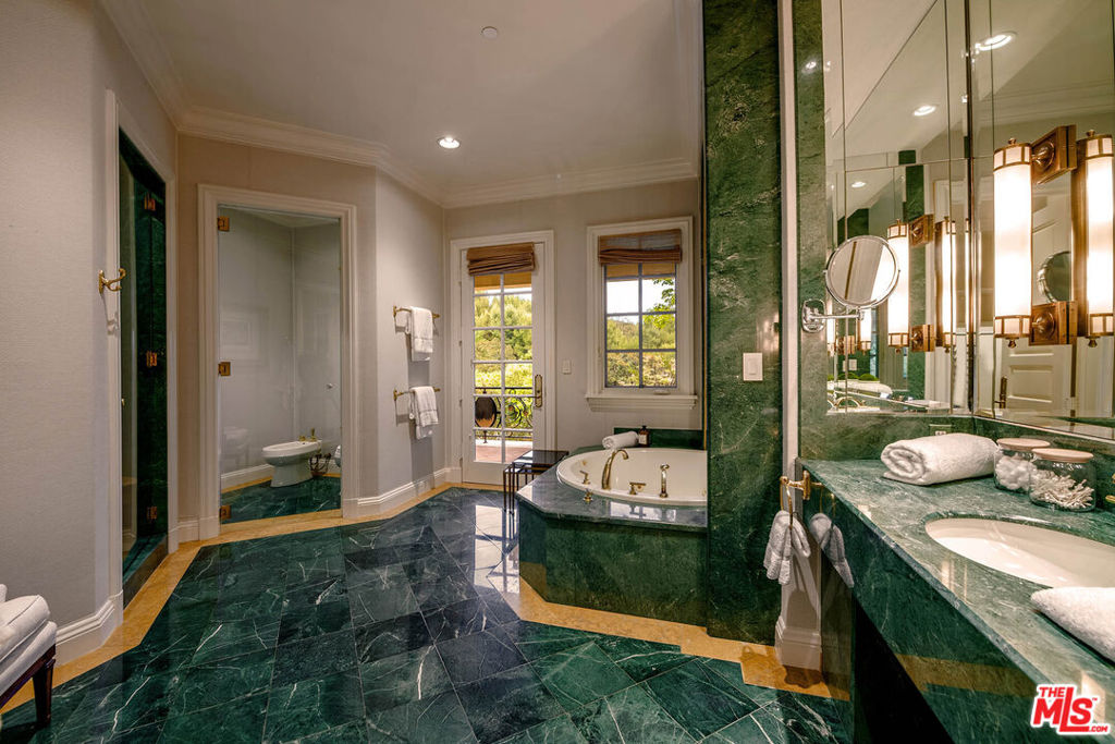 70 Beverly Parkway Property Photo 17