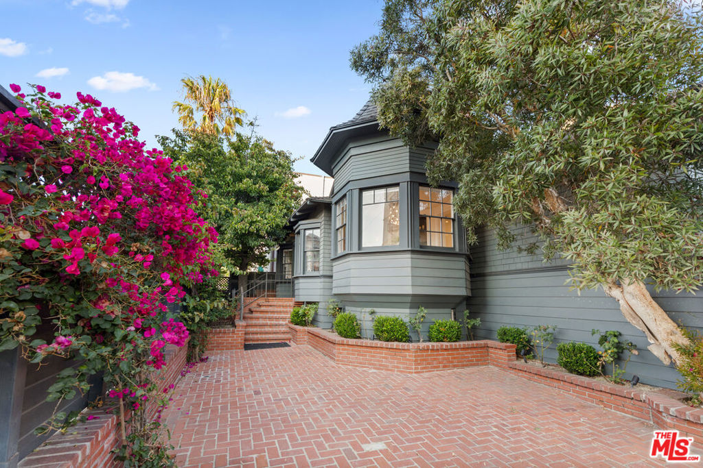 12 Rose Avenue Property Photo 4
