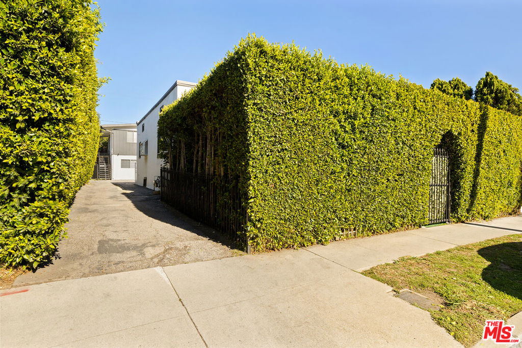 358 N San Vicente Boulevard Property Photo 2
