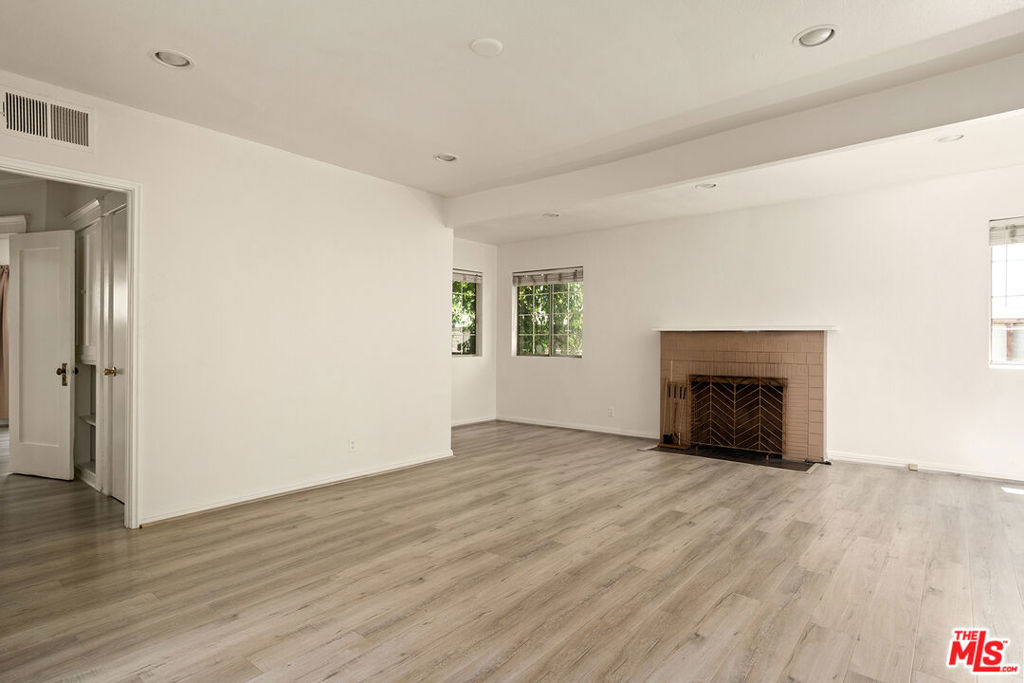 358 N San Vicente Boulevard Property Photo 5