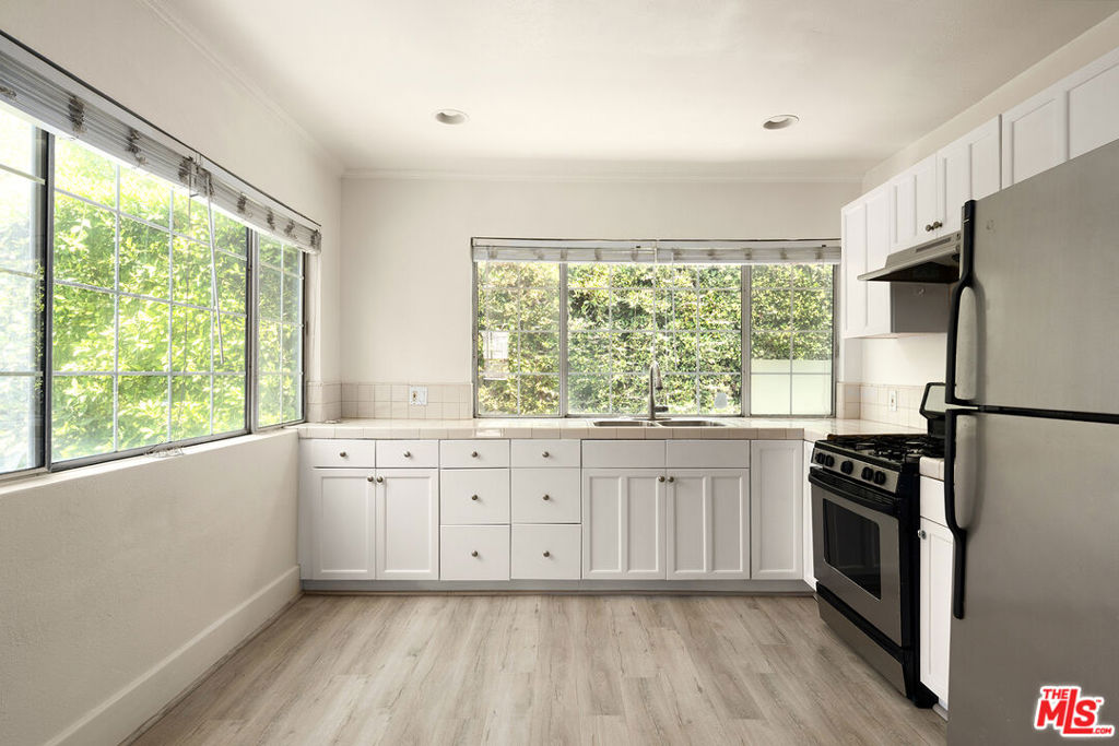 358 N San Vicente Boulevard Property Photo 7