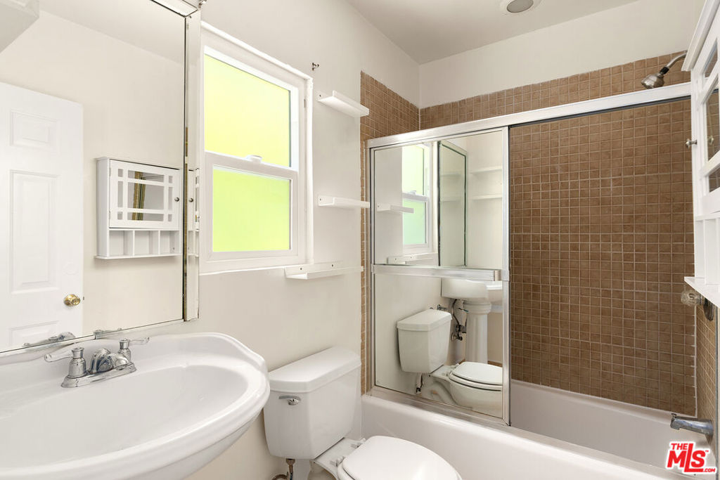 358 N San Vicente Boulevard Property Photo 9