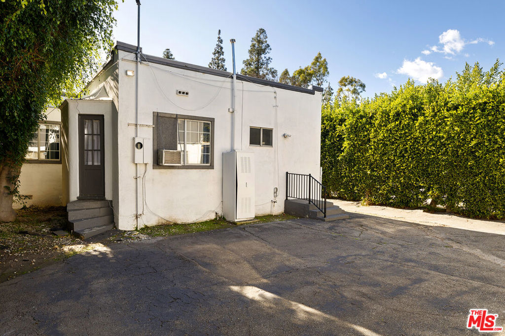 358 N San Vicente Boulevard Property Photo 13