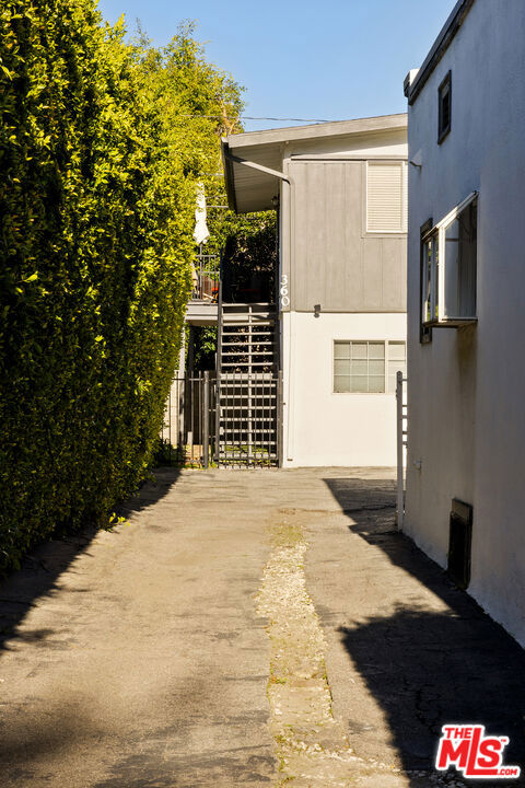 358 N San Vicente Boulevard Property Photo 14