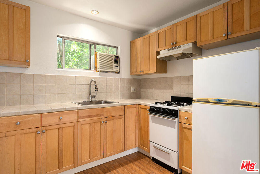 358 N San Vicente Boulevard Property Photo 18