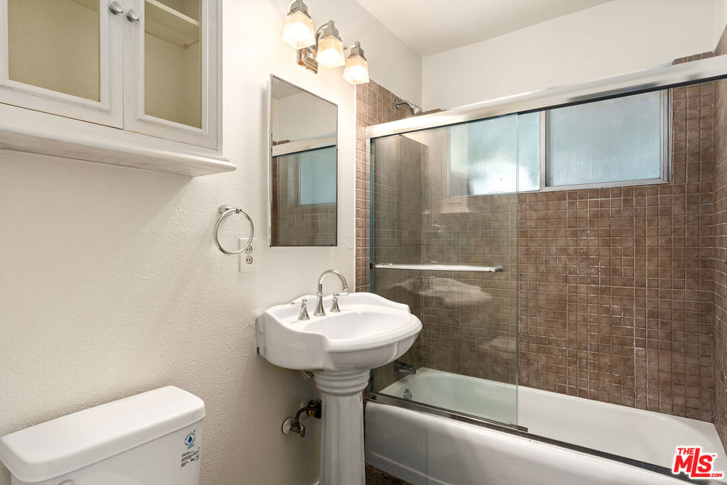 358 N San Vicente Boulevard Property Photo 19