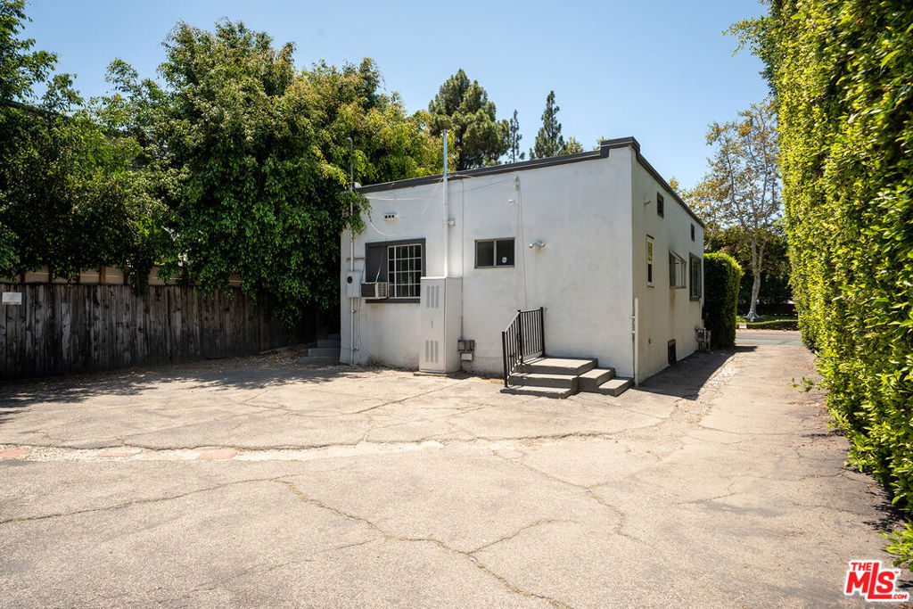 358 N San Vicente Boulevard Property Photo 20