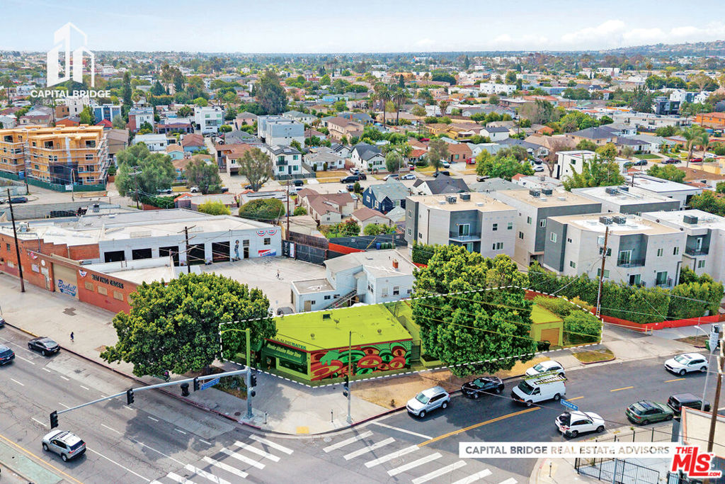 5766 Venice Boulevard Property Photo 3