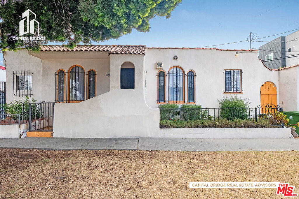 5766 Venice Boulevard Property Photo 5