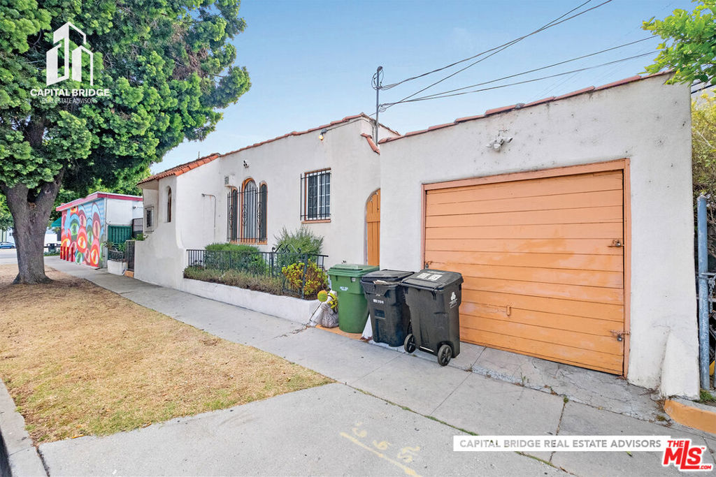 5766 Venice Boulevard Property Photo 7