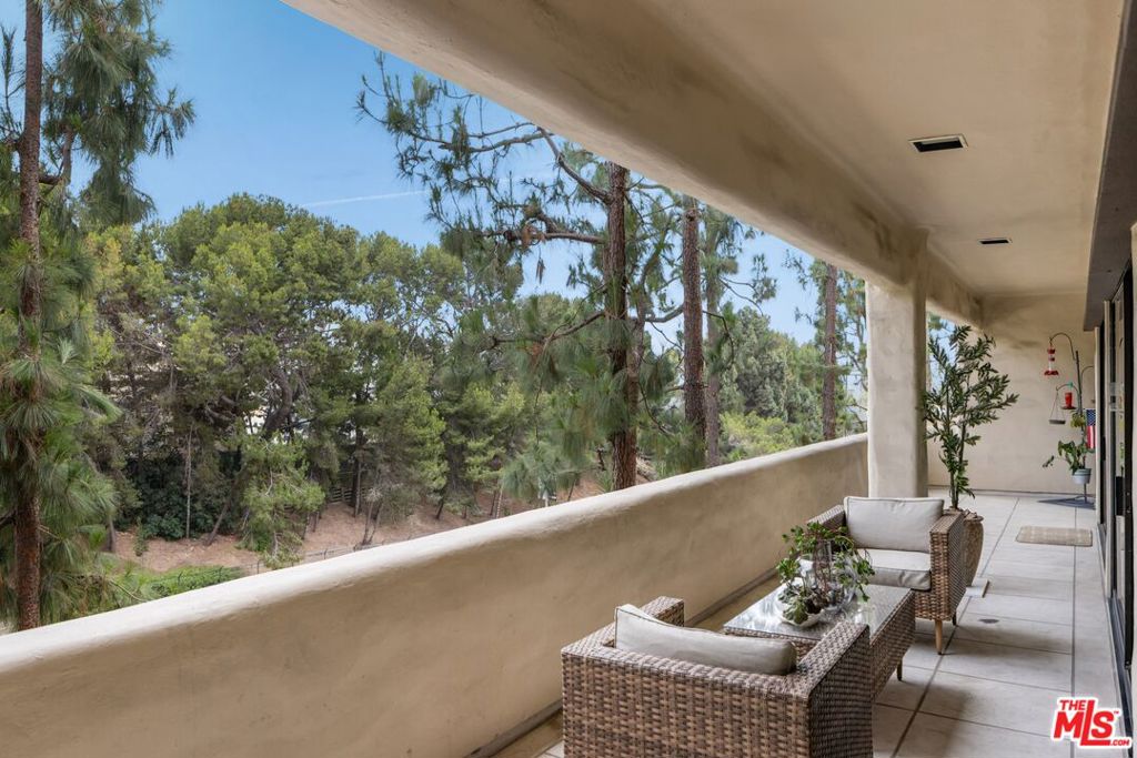 2184 Century Woods Way Property Photo 4